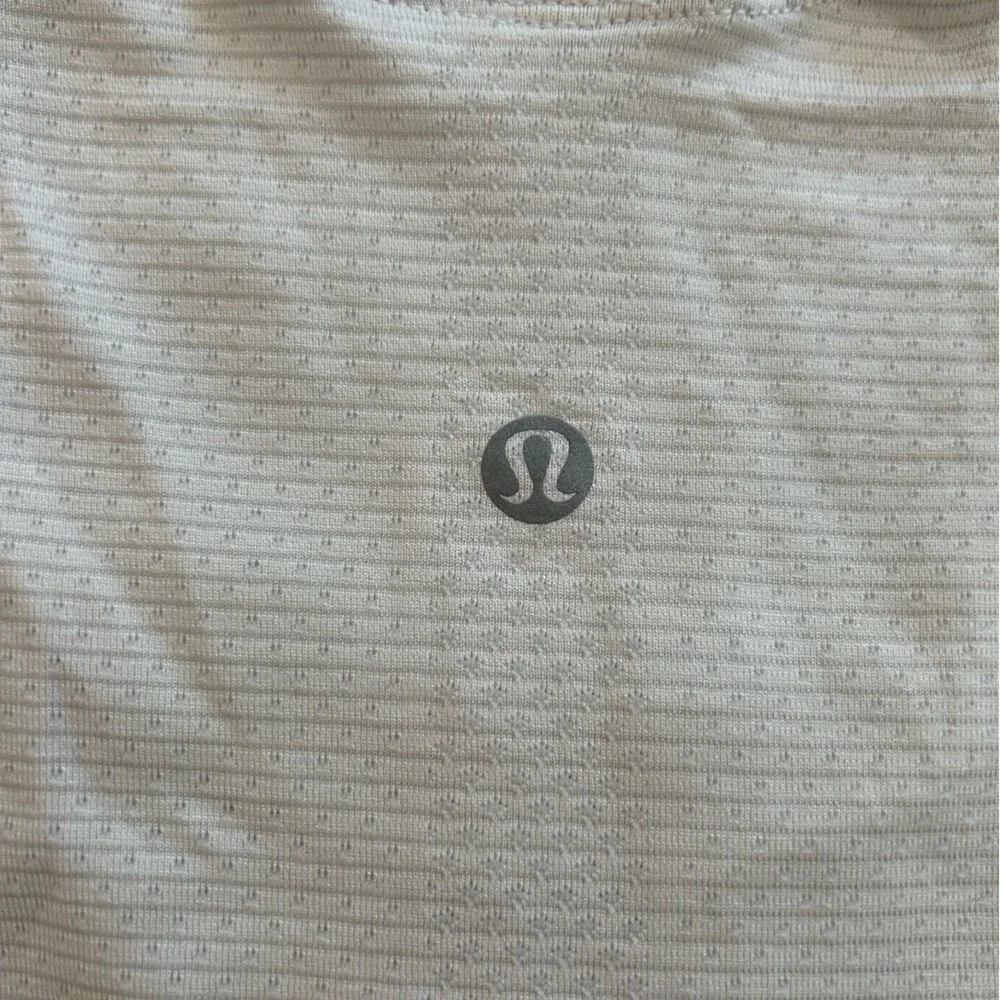Lululemon Swiftly Tech Long Sleeve Race Length in White, size 4 - Picture 4 of 5